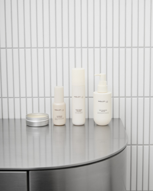 Mleczna mgiełka tonizująca do twarzy INGLOT LAB Mleczna mgiełka tonizująca do twarzy INGLOT LAB