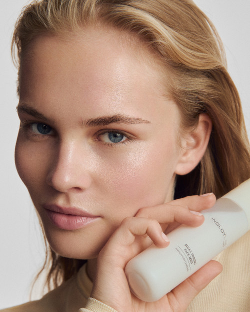 Mleczna mgiełka tonizująca do twarzy INGLOT LAB Mleczna mgiełka tonizująca do twarzy INGLOT LAB